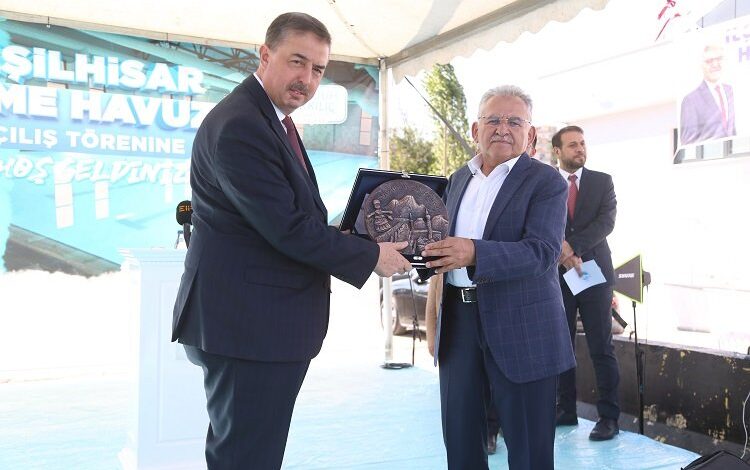 Kayseri’nin ‘orkestra şefi’ Memduh Büyükkılıç