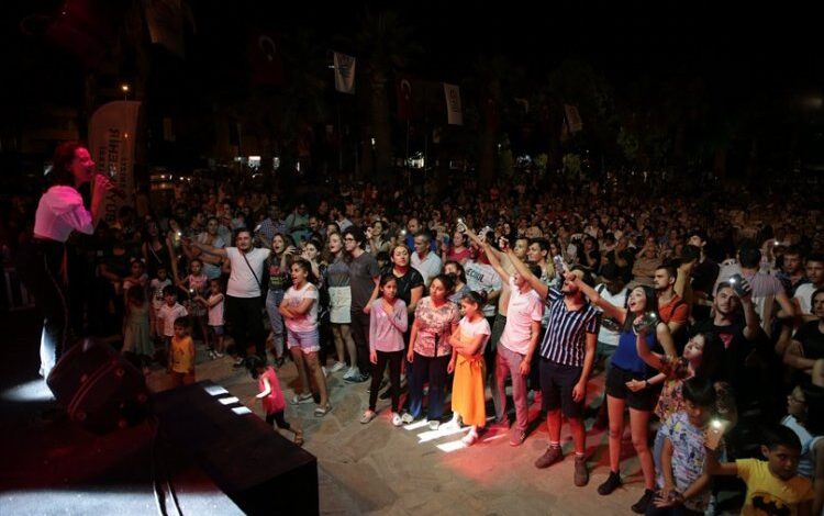 Yaz konserleri müzik ziyafeti yaşatıyor Yaz konserleri müzik ziyafeti yaşatıyor