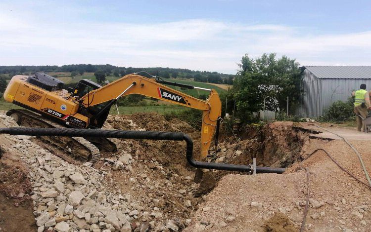 Kandıra Beyce Mahallesi’nde menfez yapılıyor Kandıra Beyce Mahallesi’nde menfez yapılıyor