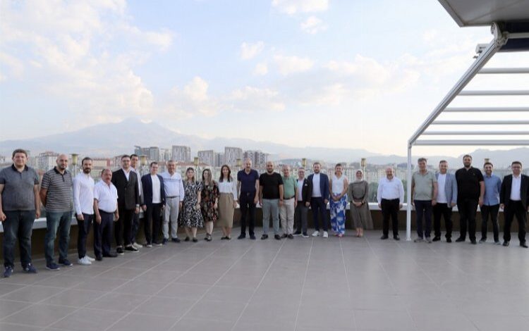 KAYSO TOBB ETÜ mezunlarını ağırladı