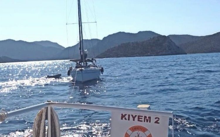 Bozburun’da makine arızası tekneyi sürükledi! Bozburun’da makine arızası tekneyi sürükledi!