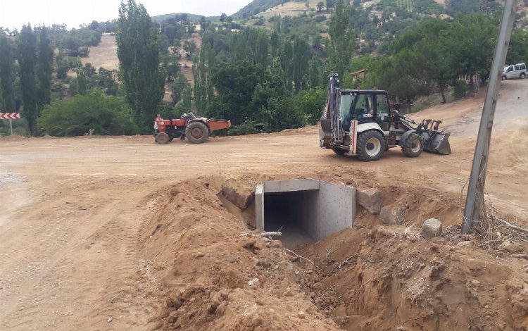 Danişmentler’de menfez çalışmalarını tamamladı Danişmentler’de menfez çalışmalarını tamamladı