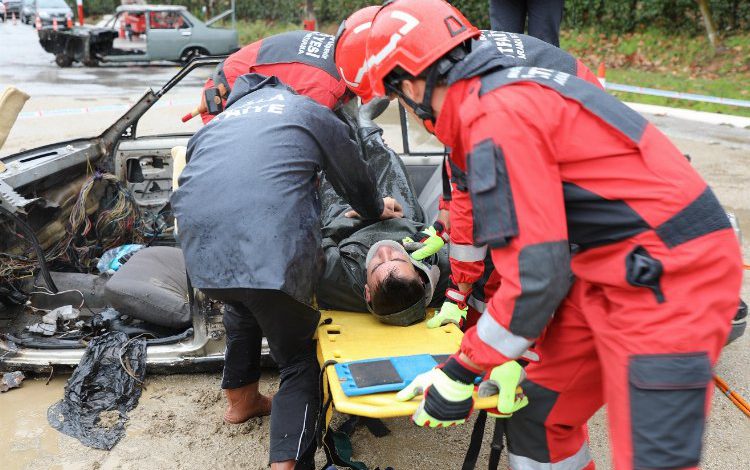 Muğla’da yeni itfaiye erlerine tatbikat Muğla’da yeni itfaiye erlerine tatbikat