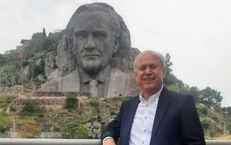 İzmir Buca’da Atatürk maskı tartışması