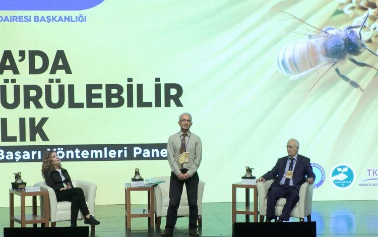 Arıcılıkta başarı yöntemleri Bursa’da konuşuldu Arıcılıkta başarı yöntemleri Bursa’da konuşuldu