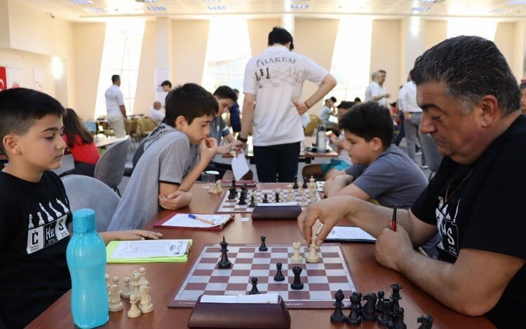 İzmit’te satrançta kıyasıya mücadele İzmit’te satrançta kıyasıya mücadele